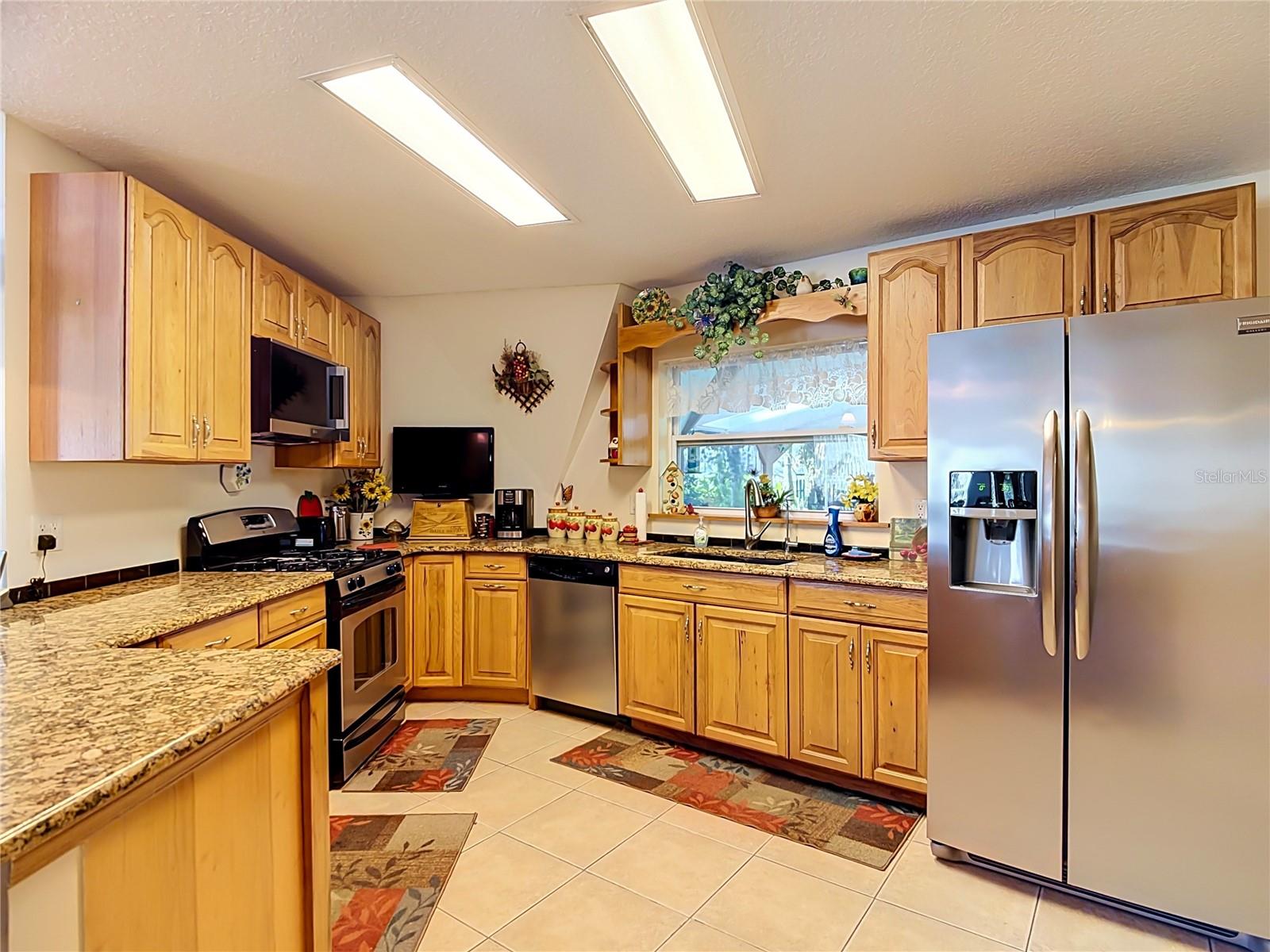 2320 BOGAERT RD