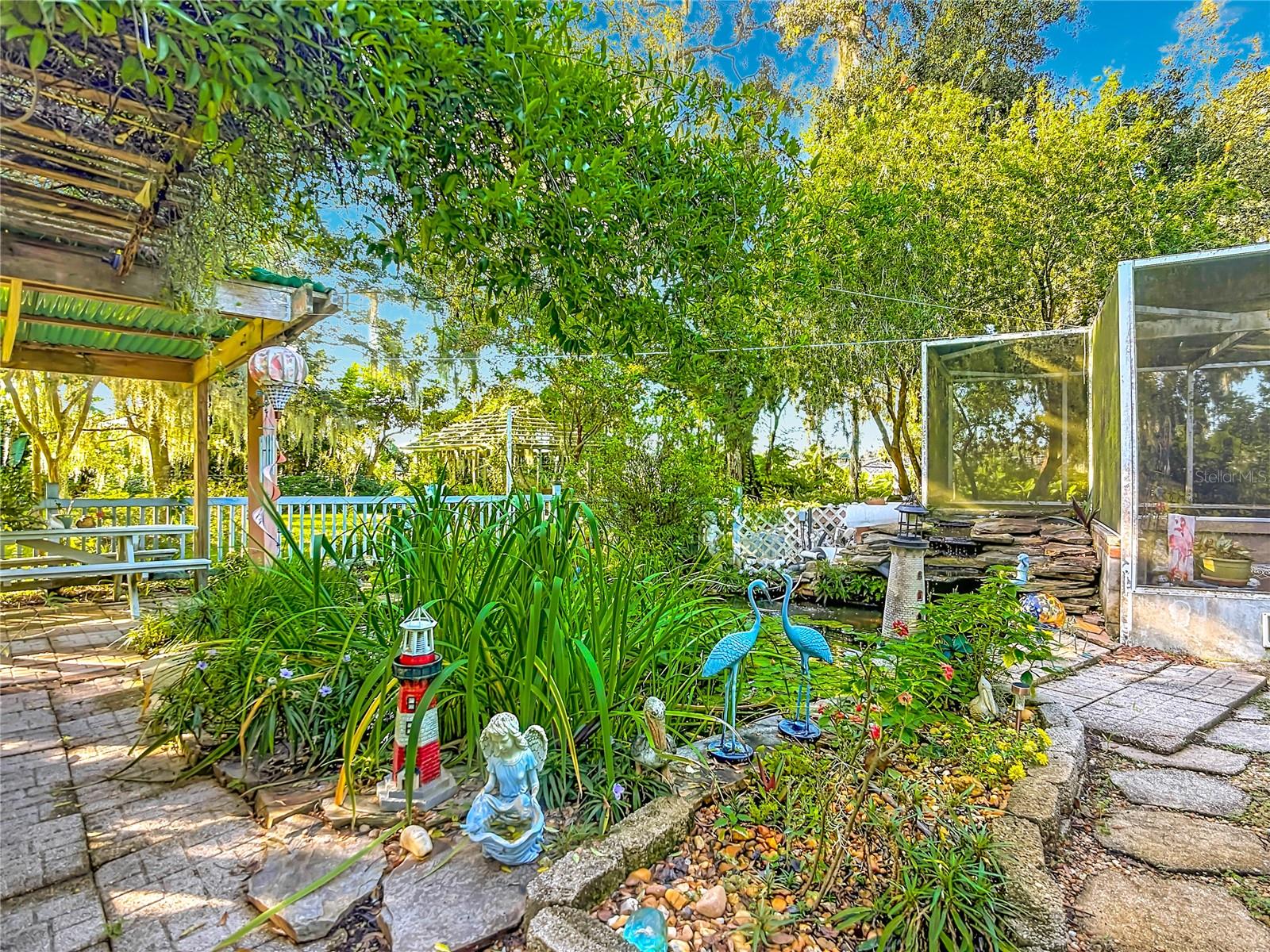 2320 BOGAERT RD
