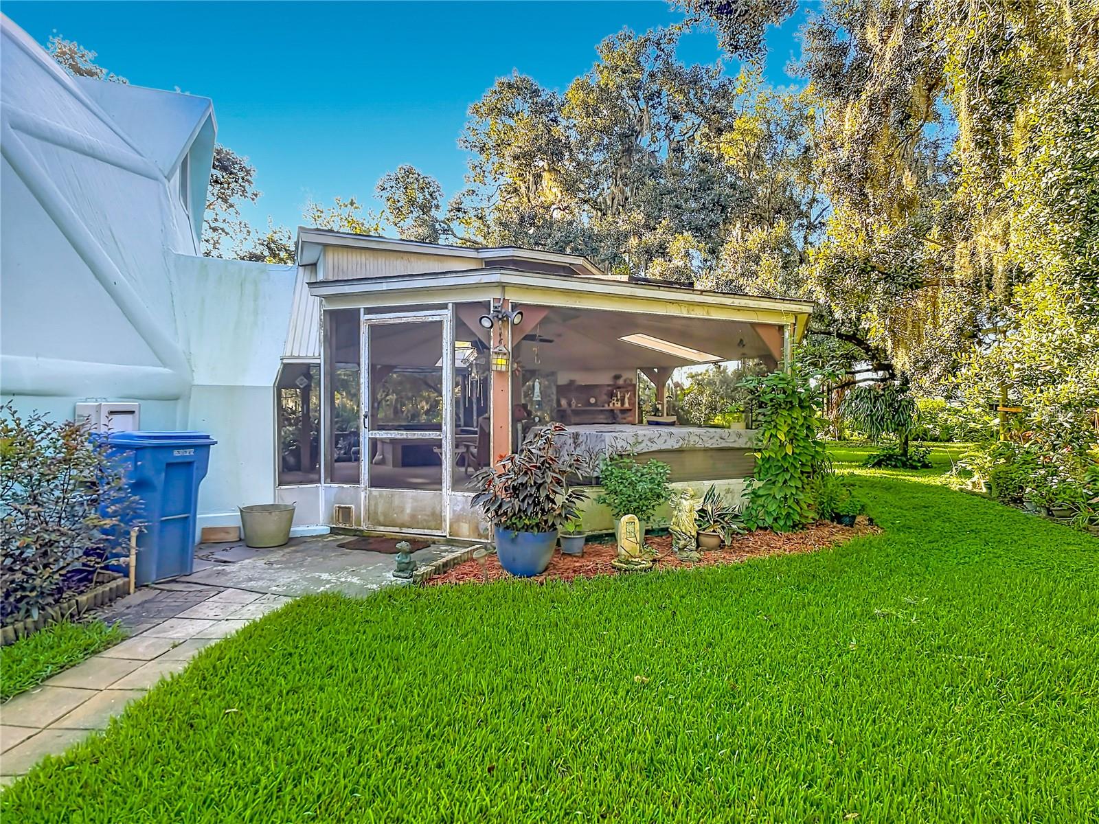2320 BOGAERT RD
