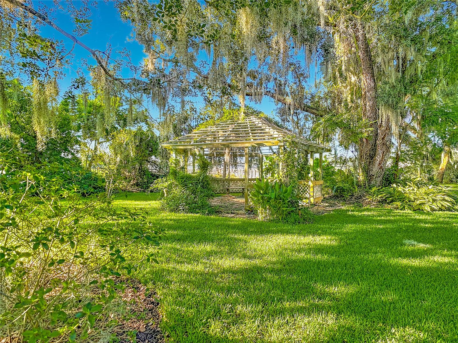 2320 BOGAERT RD