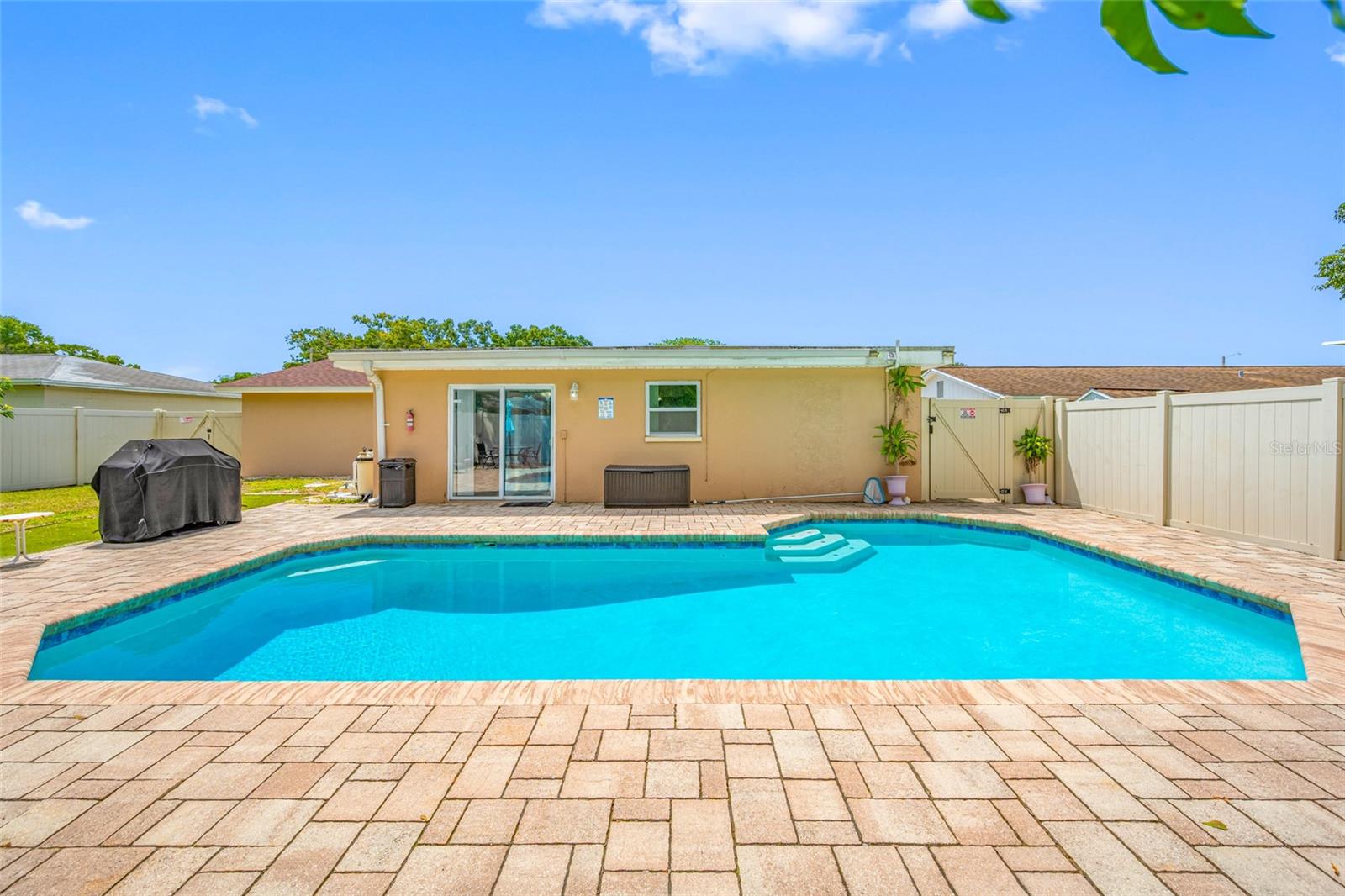 8339 DRYCREEK DR