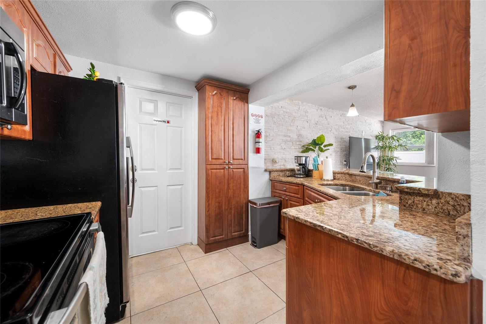 8339 DRYCREEK DR