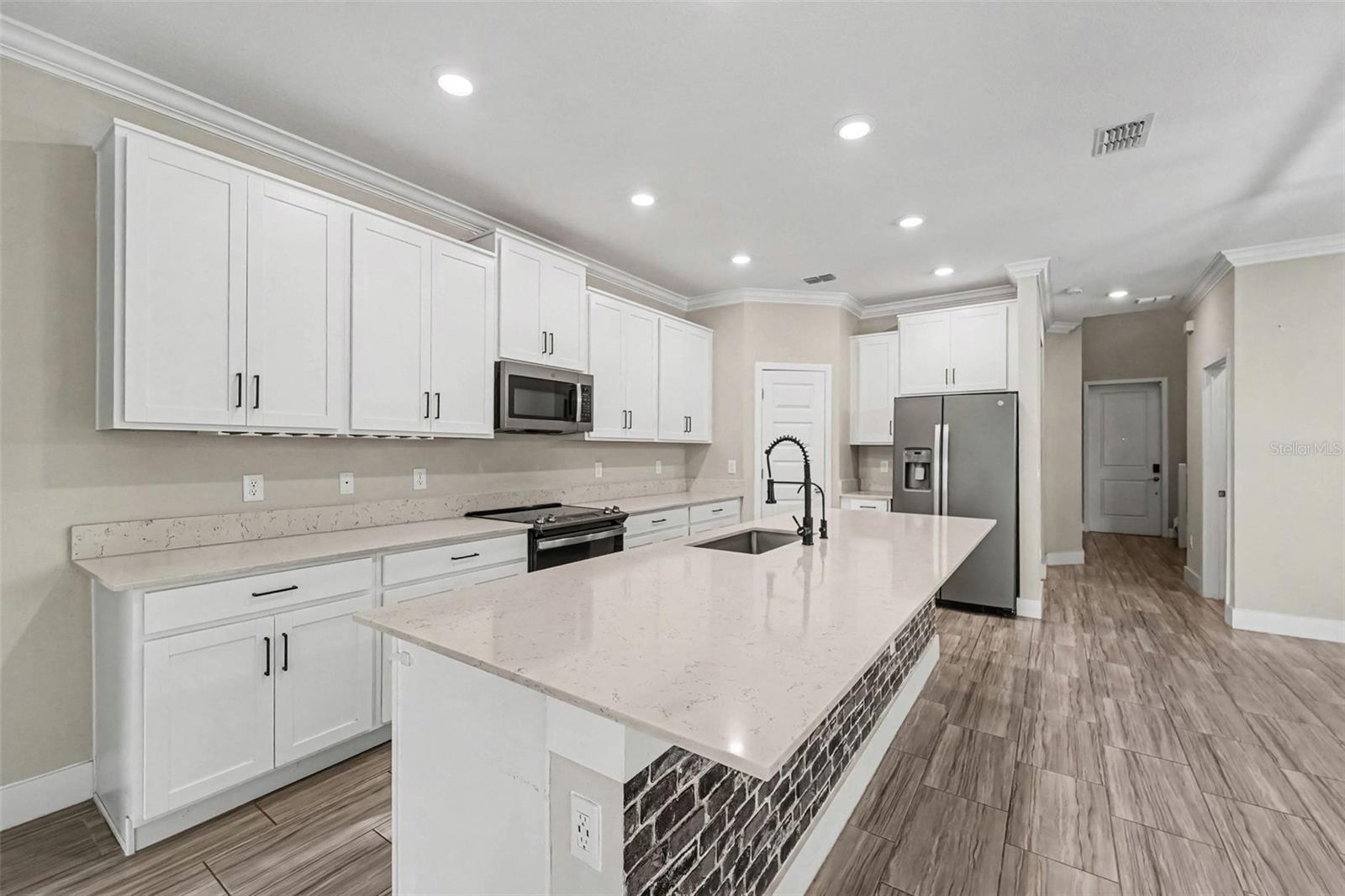 9604 LITTLE BLUESTEM DR