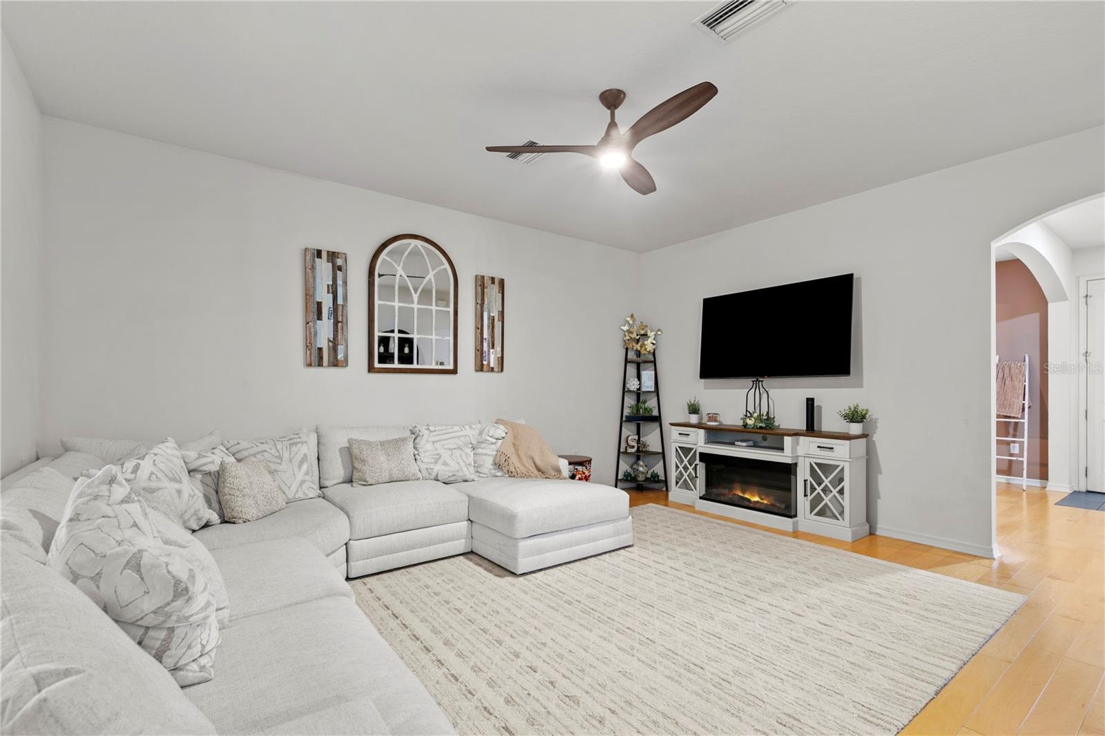 7931 HAMPTON LAKE DR