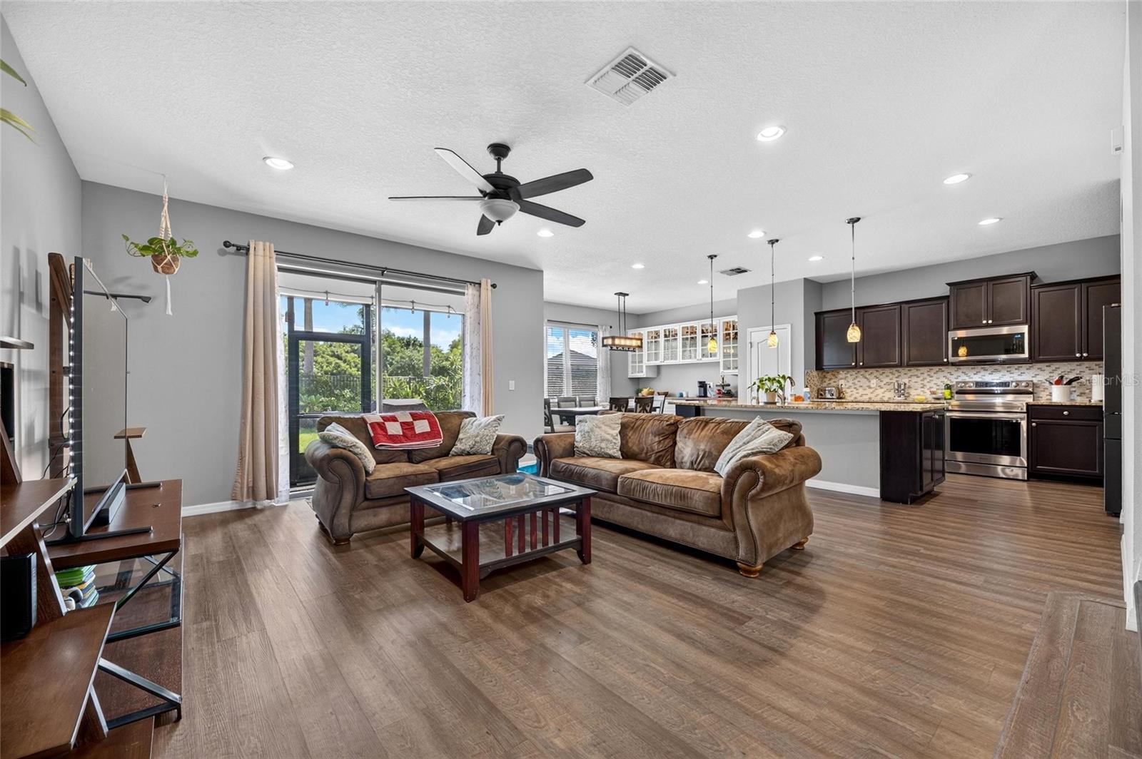 1521 CUSTER BAYOU ST