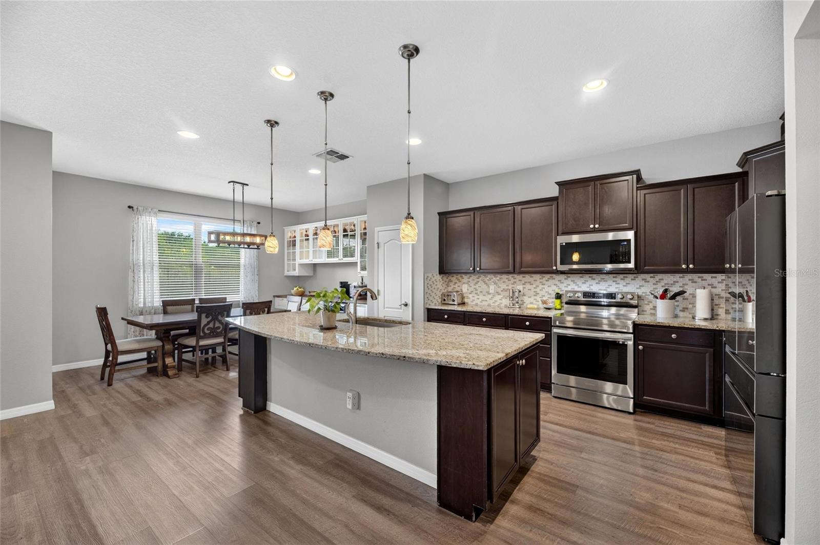 1521 CUSTER BAYOU ST