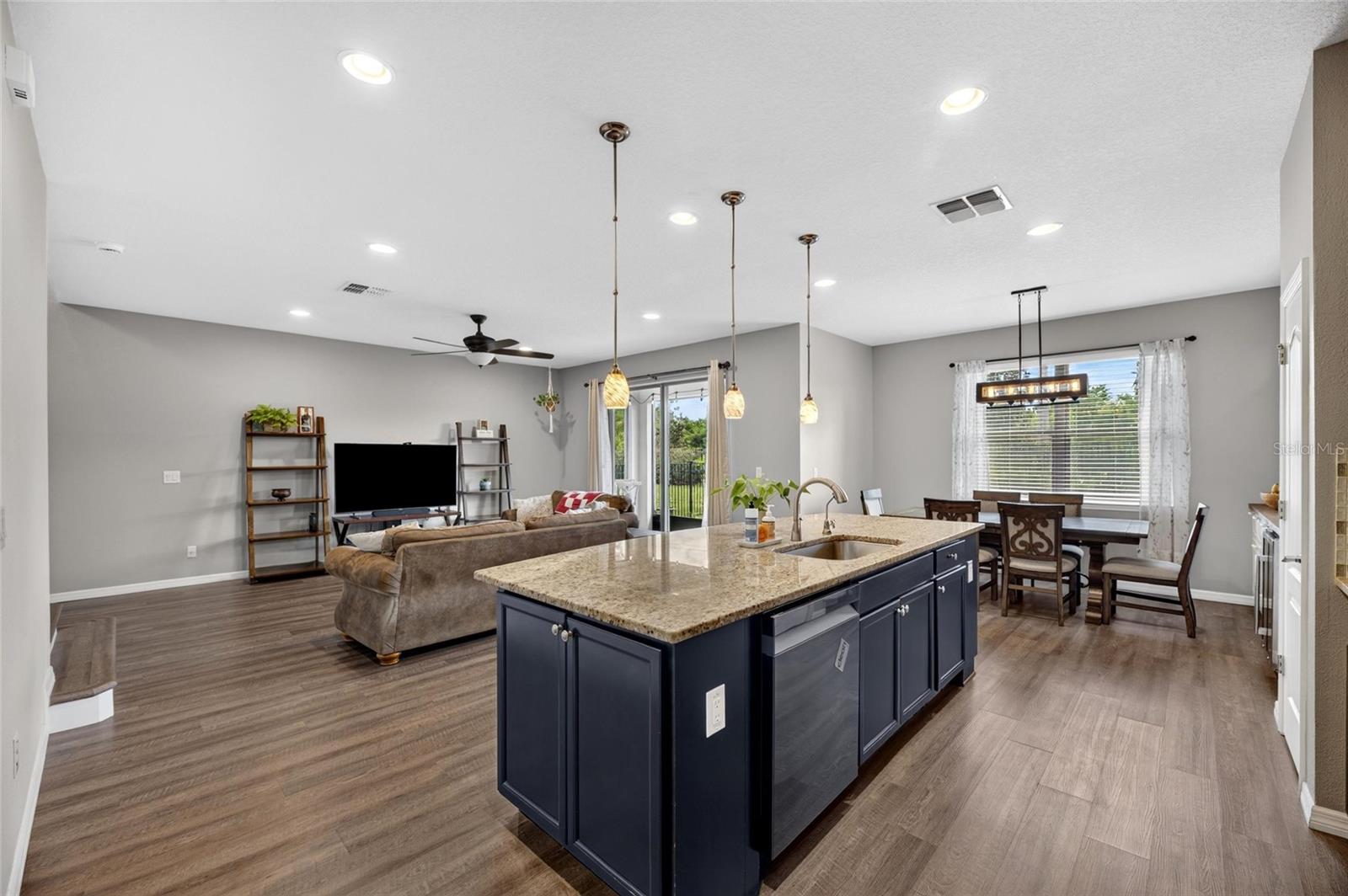 1521 CUSTER BAYOU ST