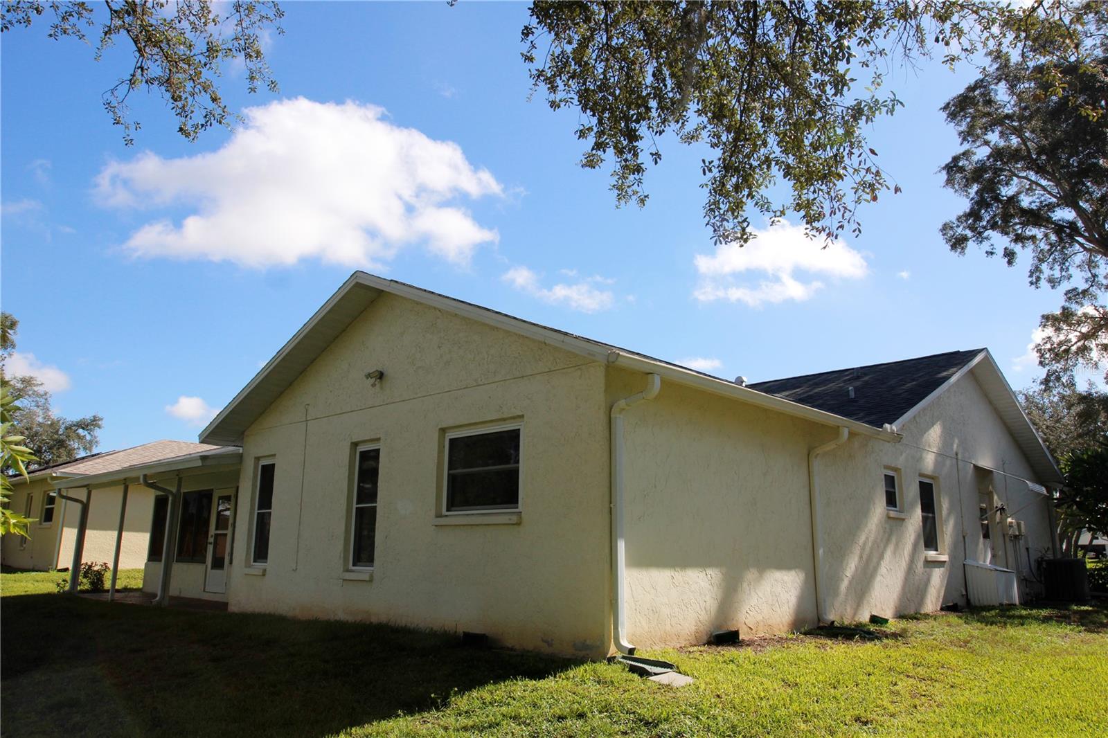 10749 FALLEN LEAF LN