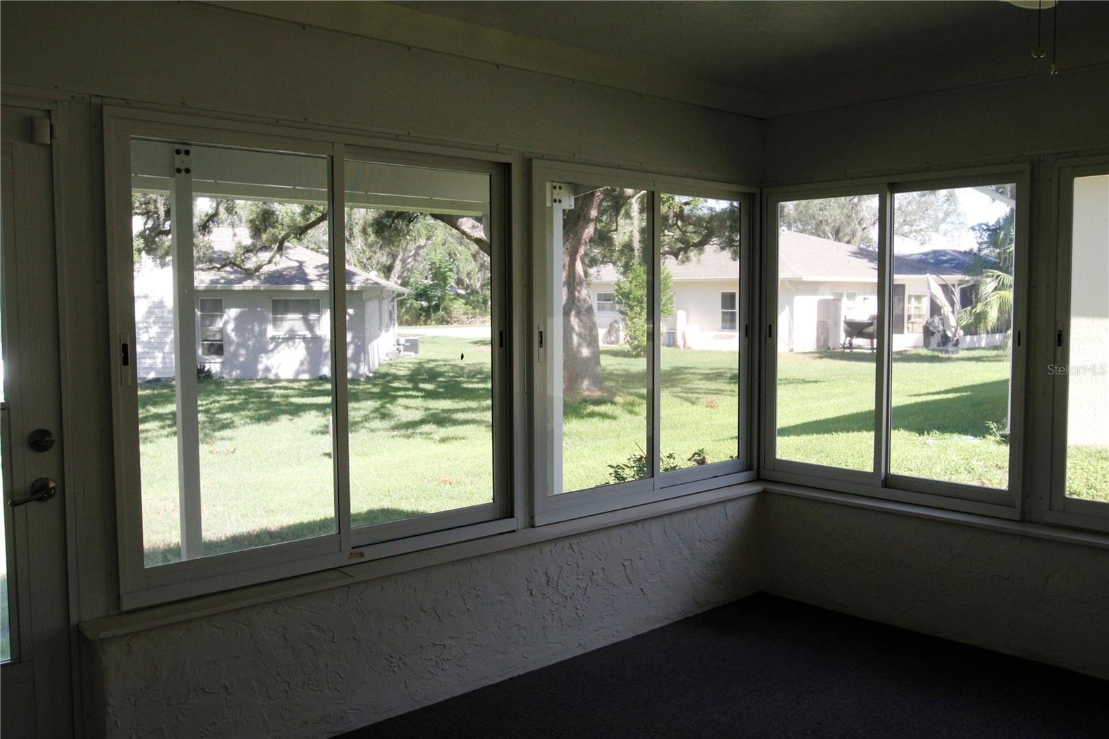 10749 FALLEN LEAF LN