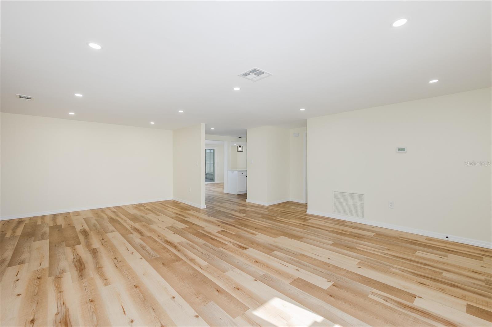 11611 NEWELL DR
