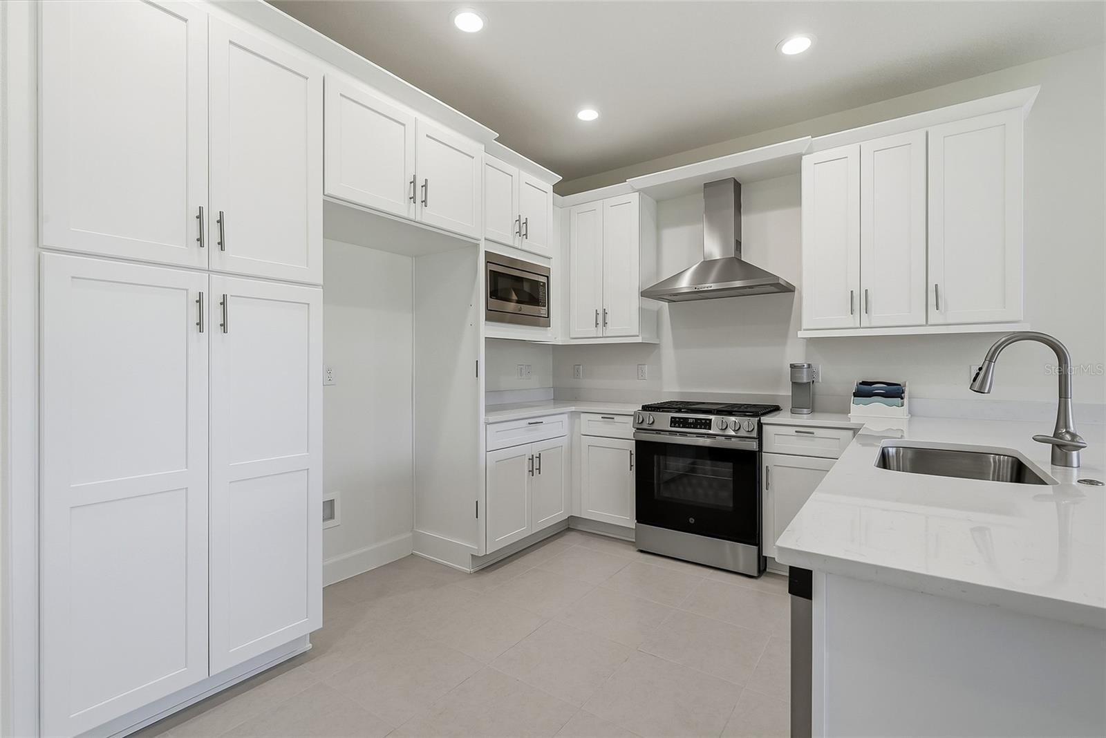 32565 VENETO PL