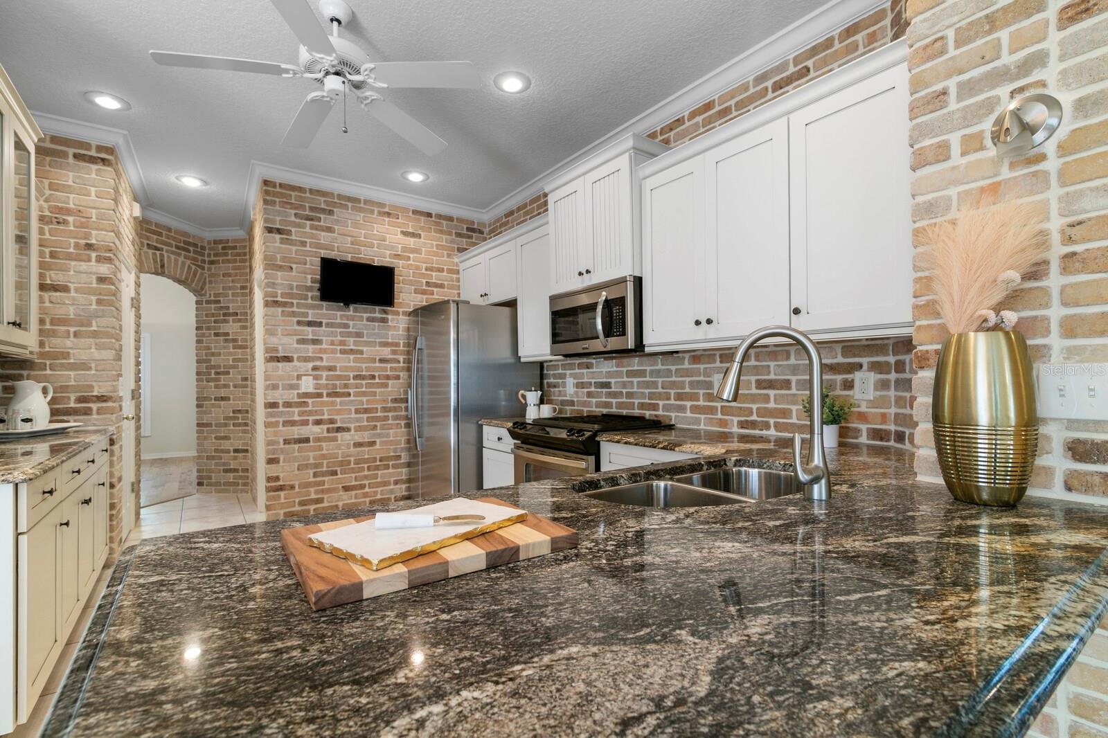 12304 WYCLIFF PL