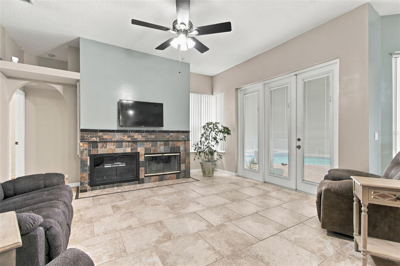 22420 SHORESIDE DR