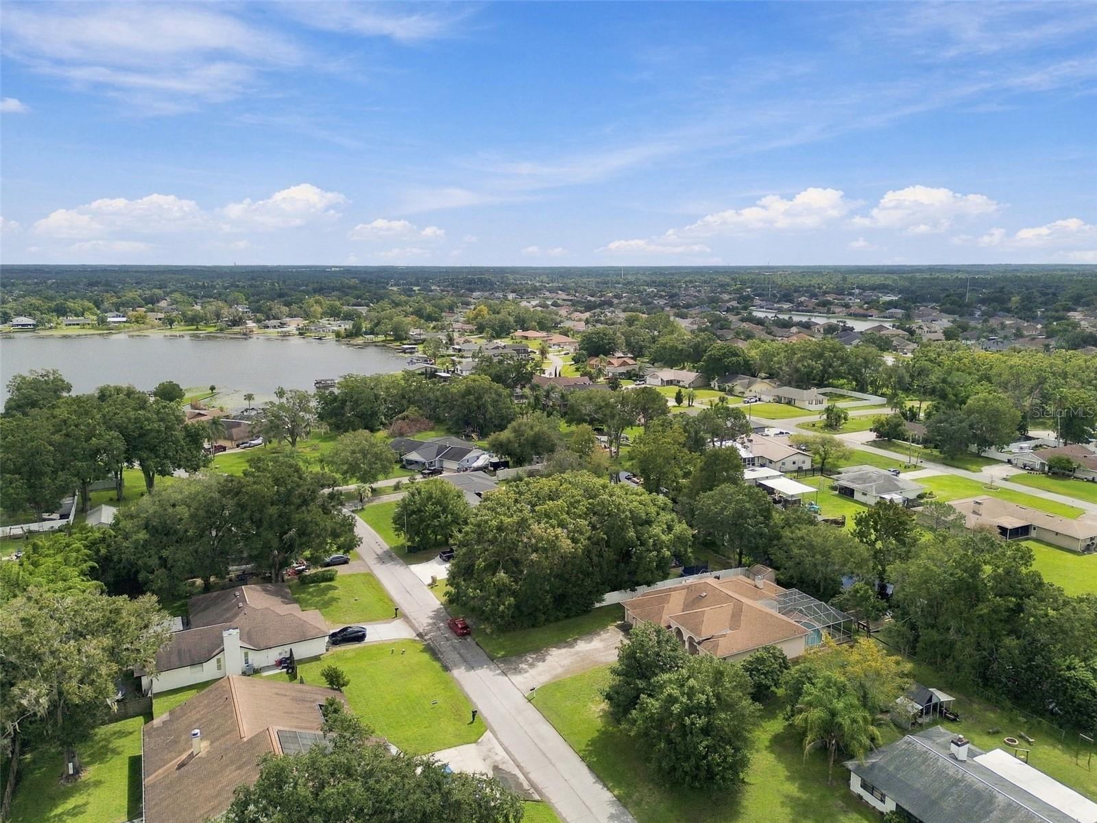 22420 SHORESIDE DR