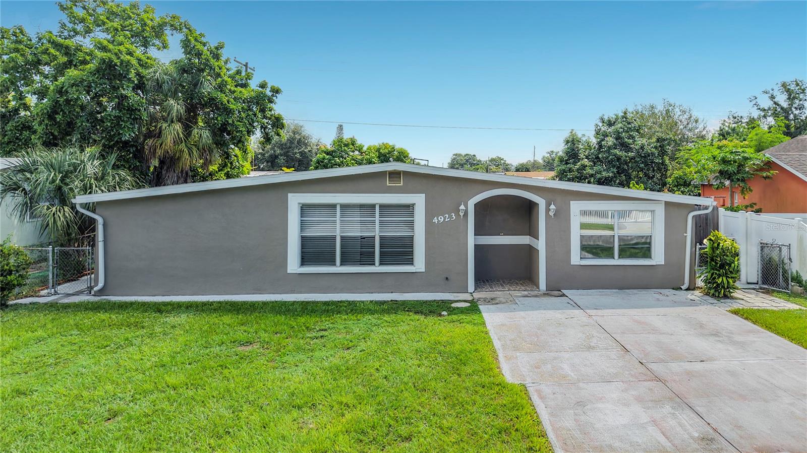 4923 Cresthill Dr, Tampa