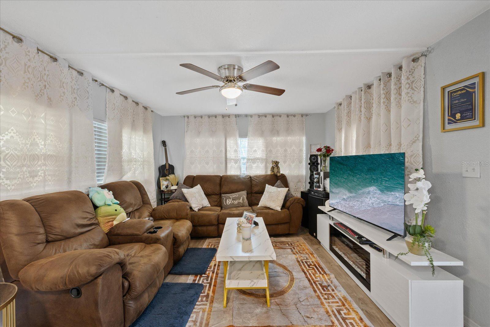 4115 MAYWOOD DR
