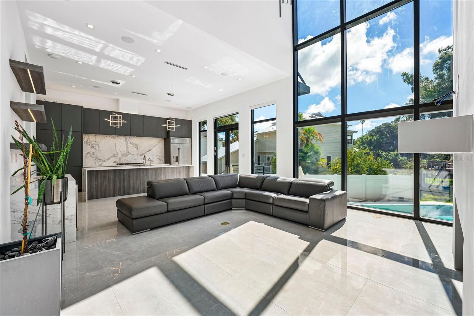 8103 N RIVER SHORE DR
