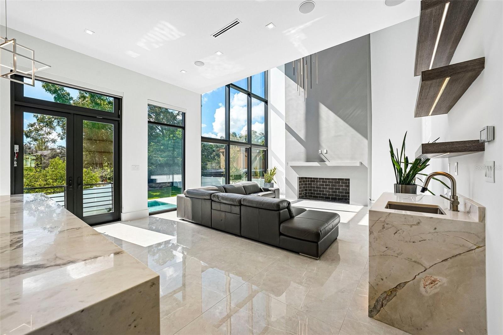 8103 N RIVER SHORE DR