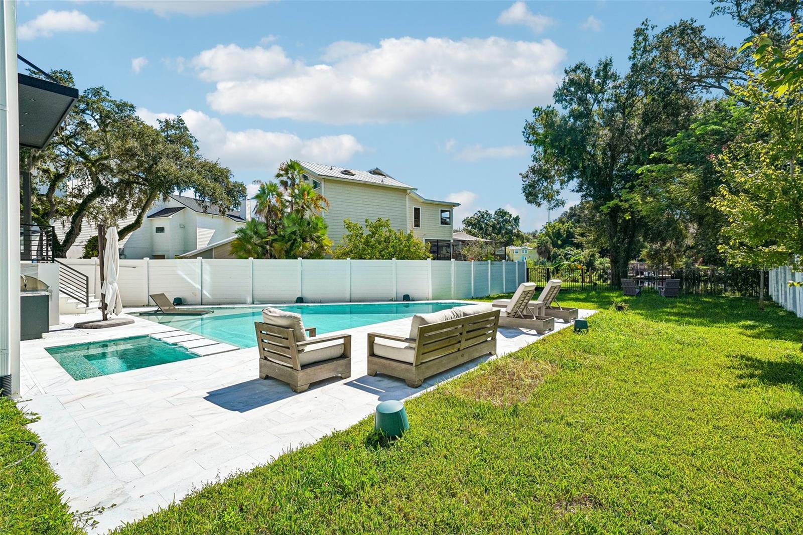 8103 N RIVER SHORE DR