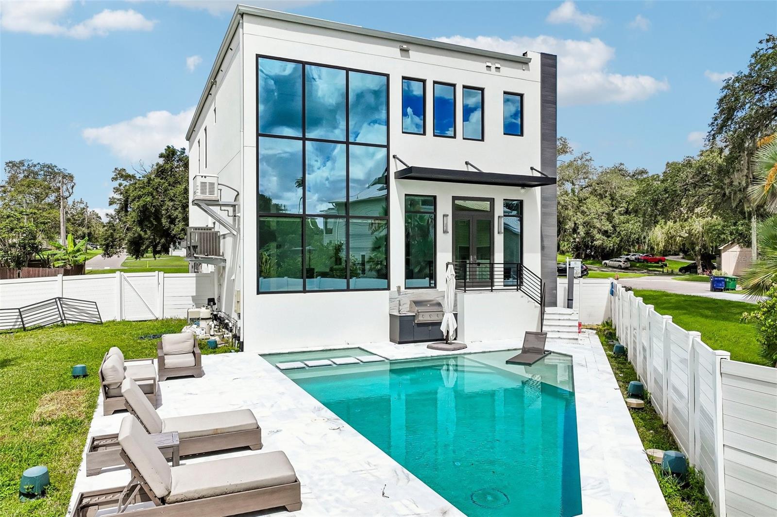 8103 N RIVER SHORE DR