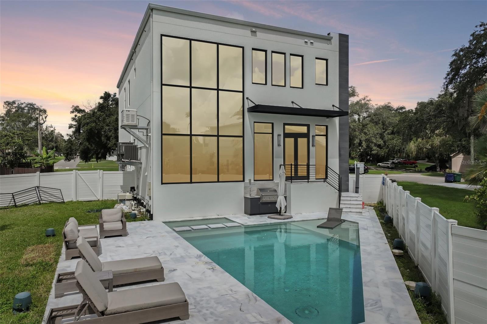 8103 N RIVER SHORE DR