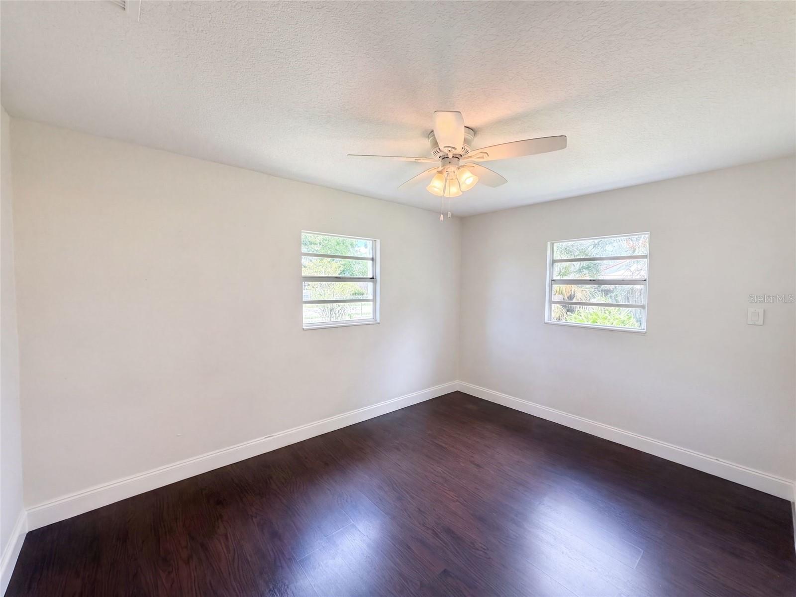2406 E CURTIS ST