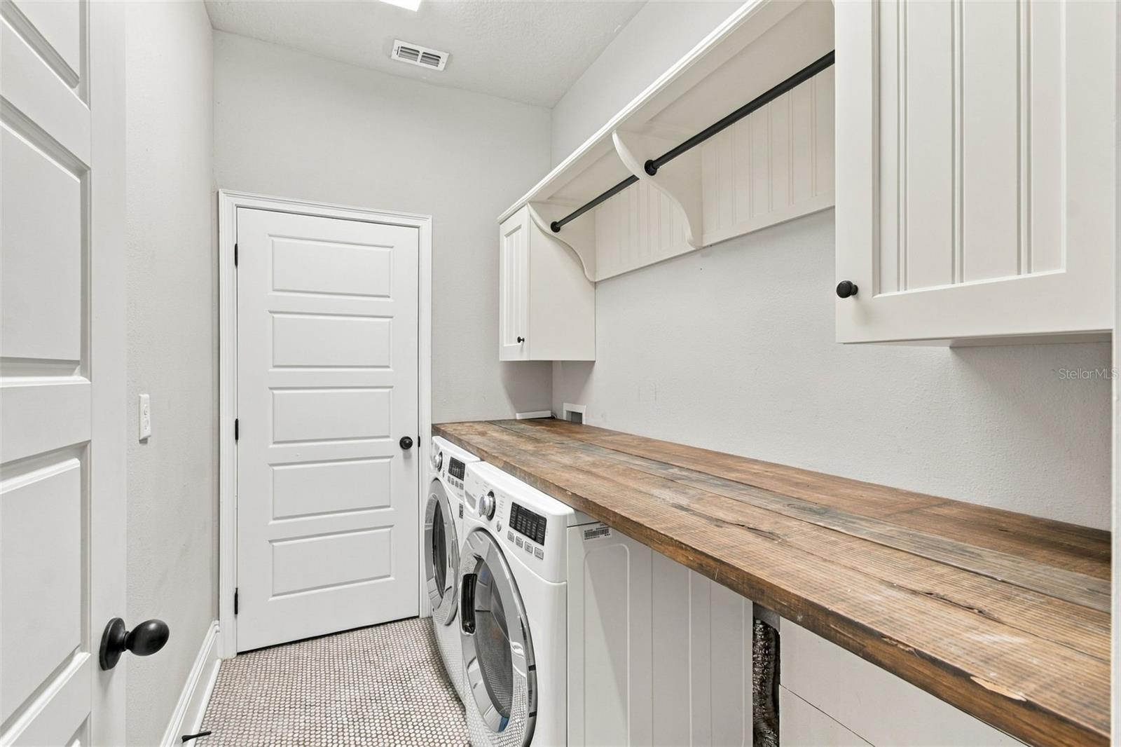 6805 PARK STRAND DR
