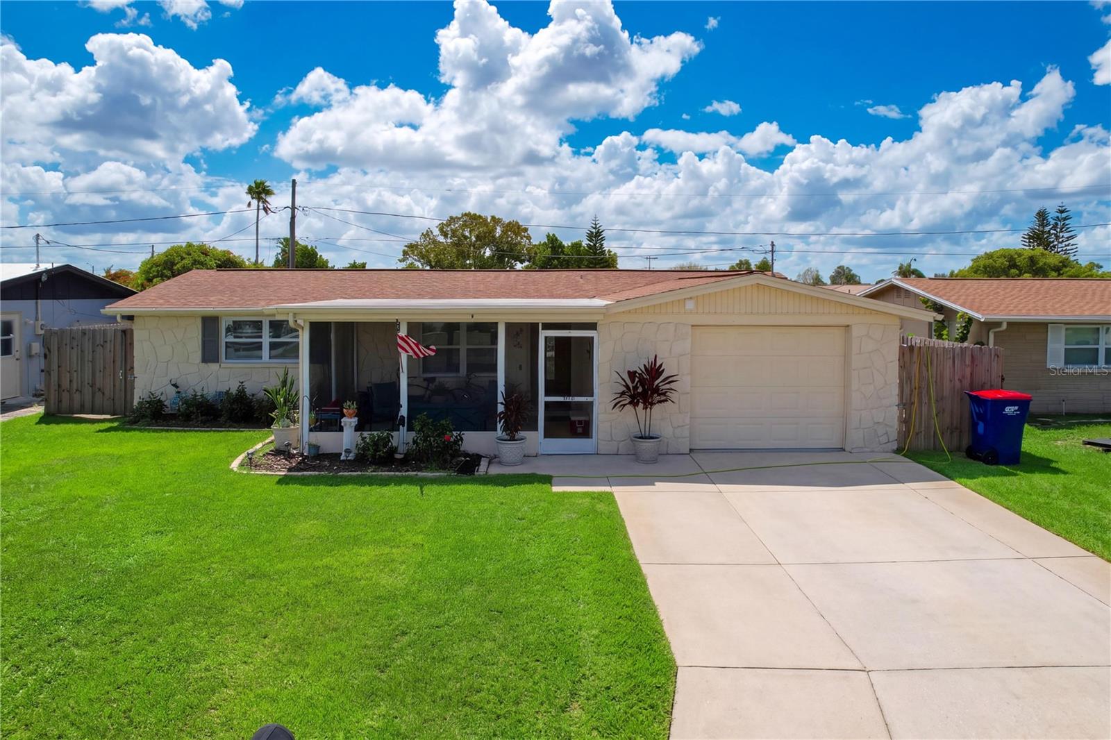 3748 REDWOOD DR