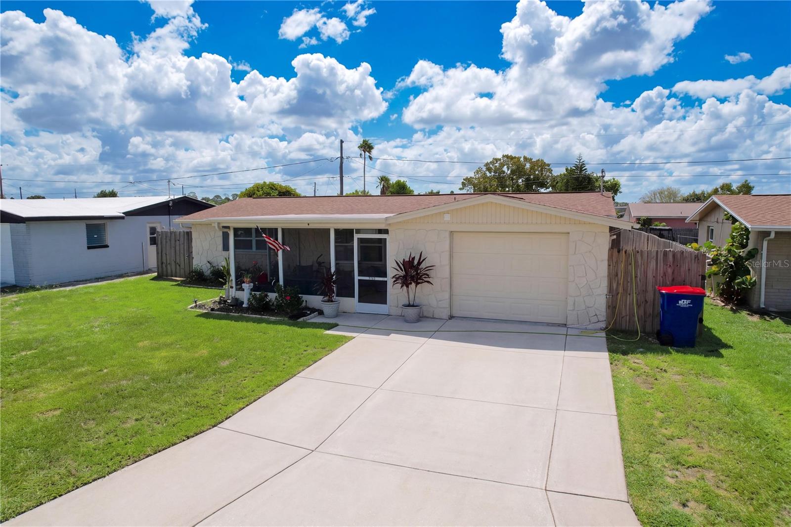 3748 REDWOOD DR