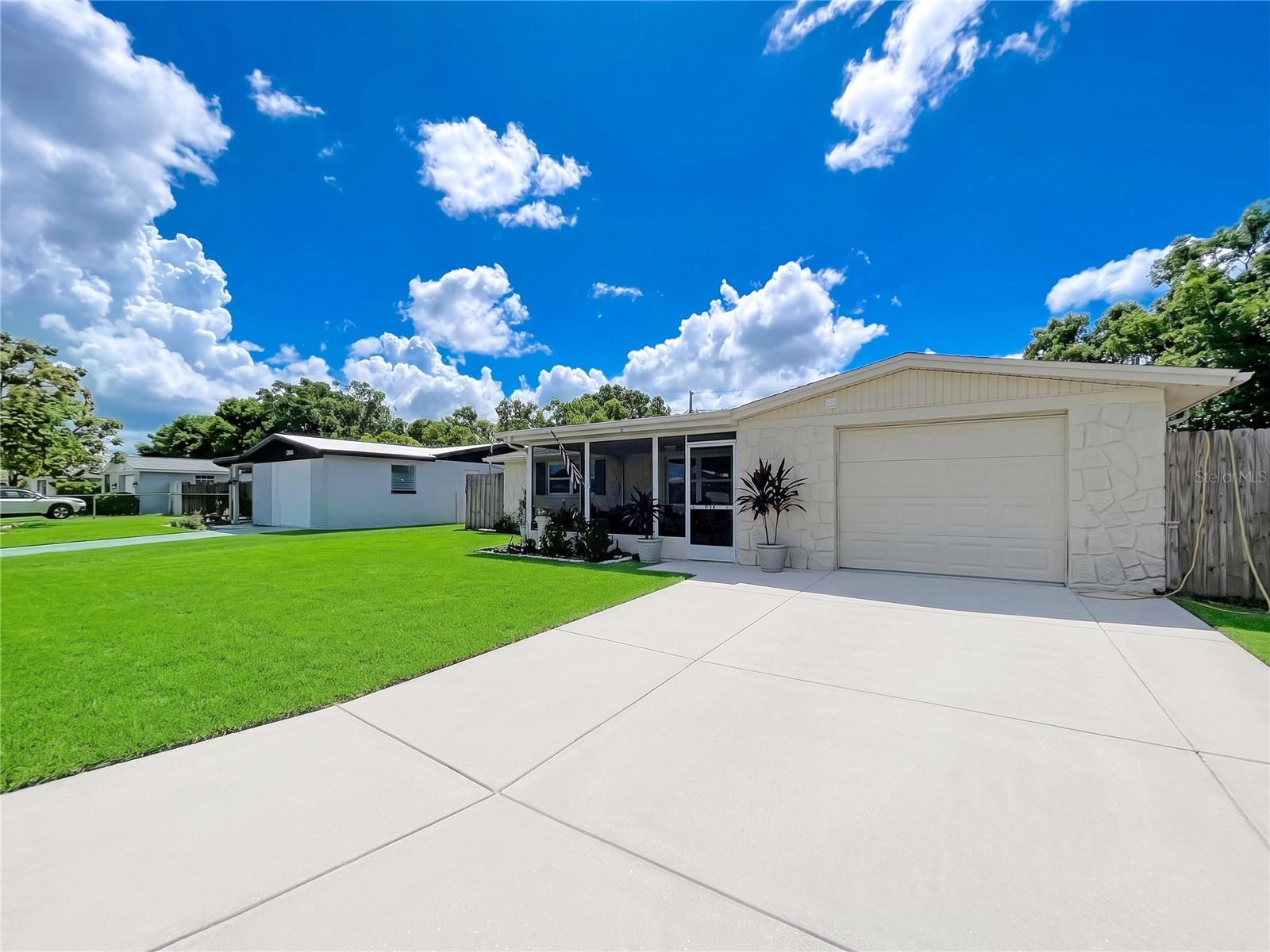 3748 REDWOOD DR