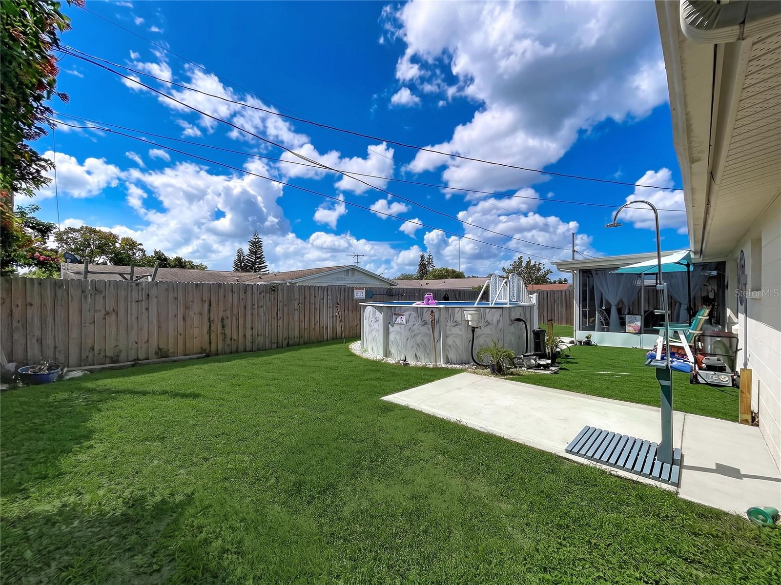 3748 REDWOOD DR
