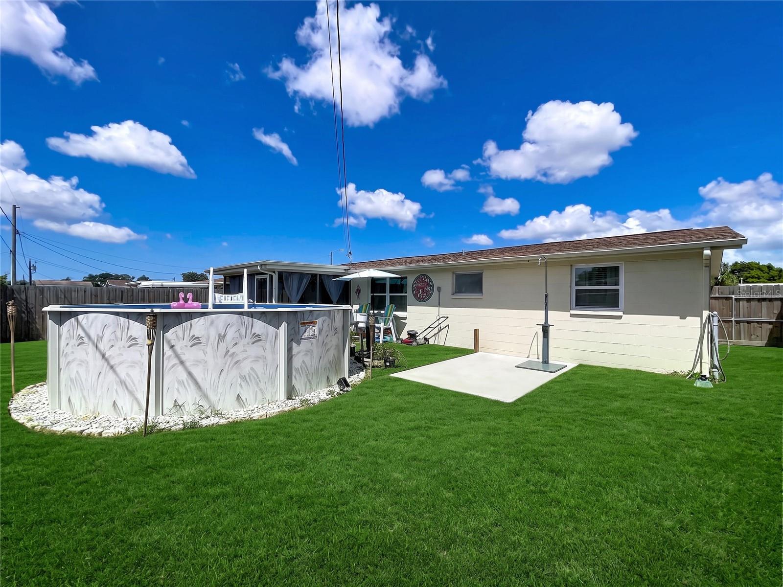 3748 REDWOOD DR