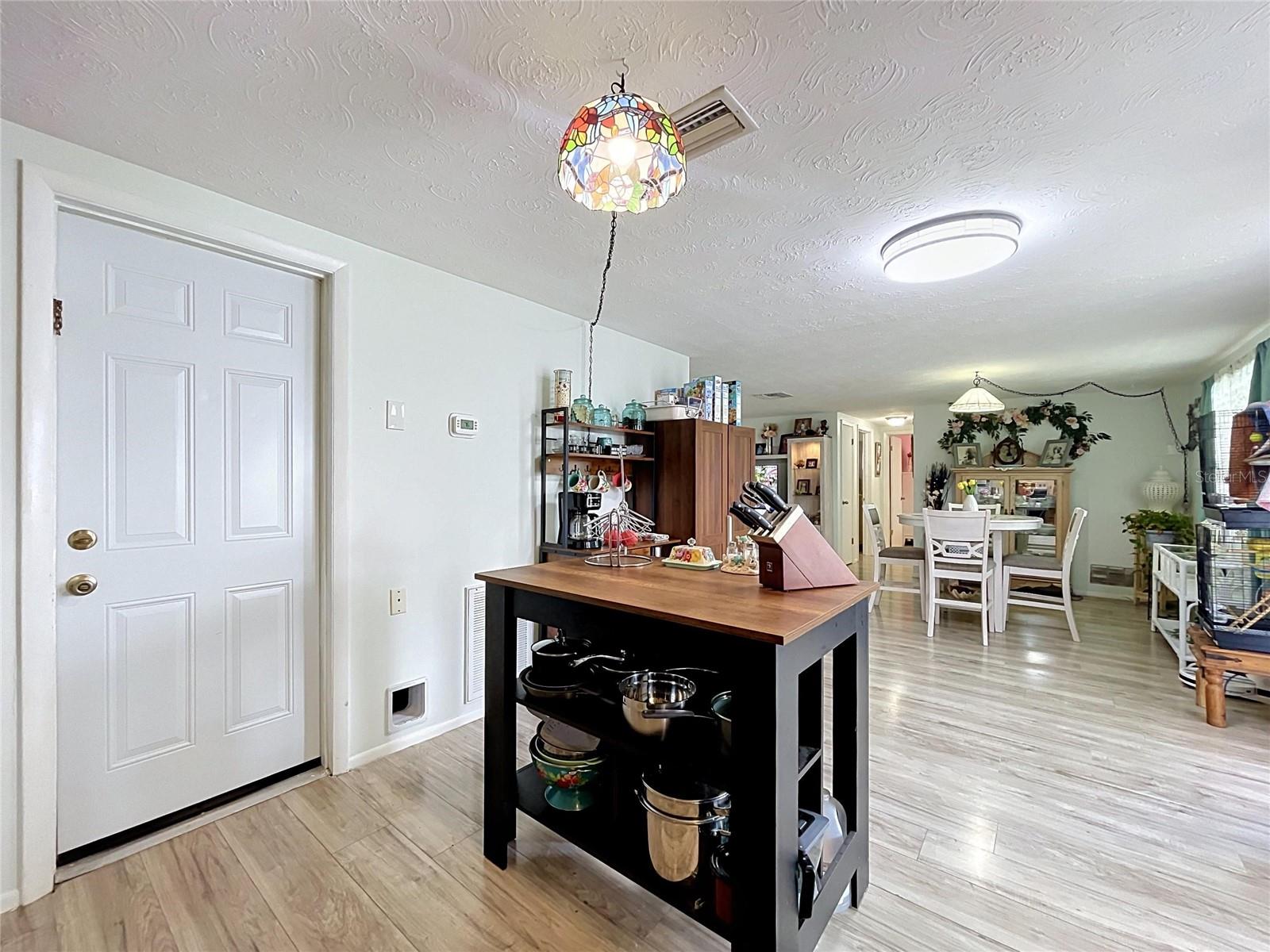 3748 REDWOOD DR