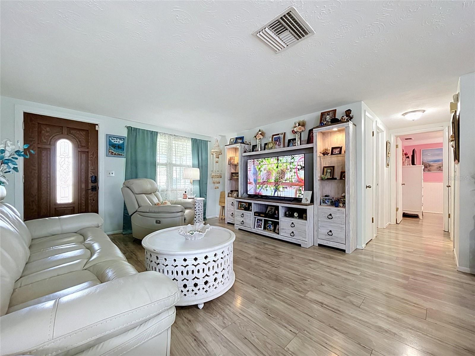 3748 REDWOOD DR