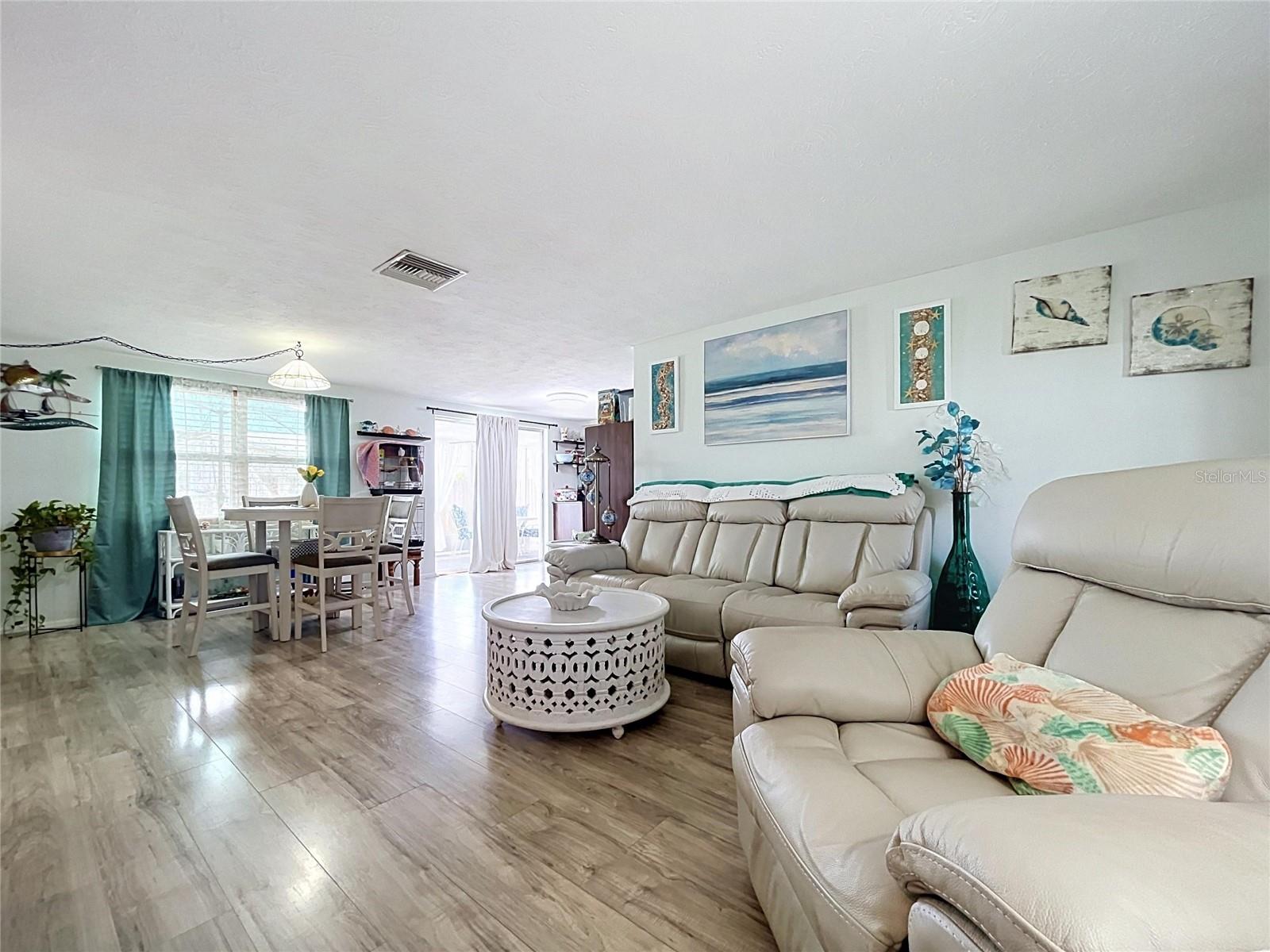 3748 REDWOOD DR