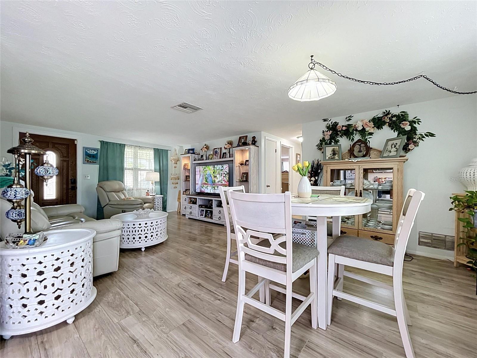 3748 REDWOOD DR