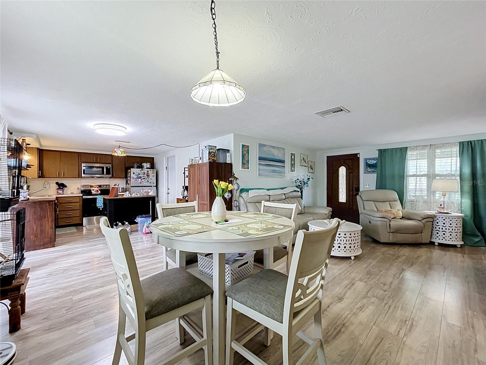 3748 REDWOOD DR