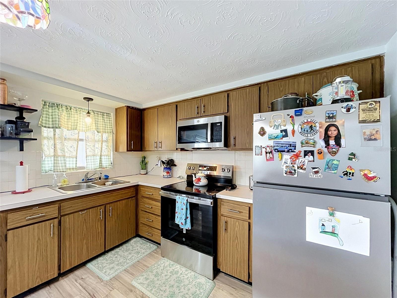 3748 REDWOOD DR