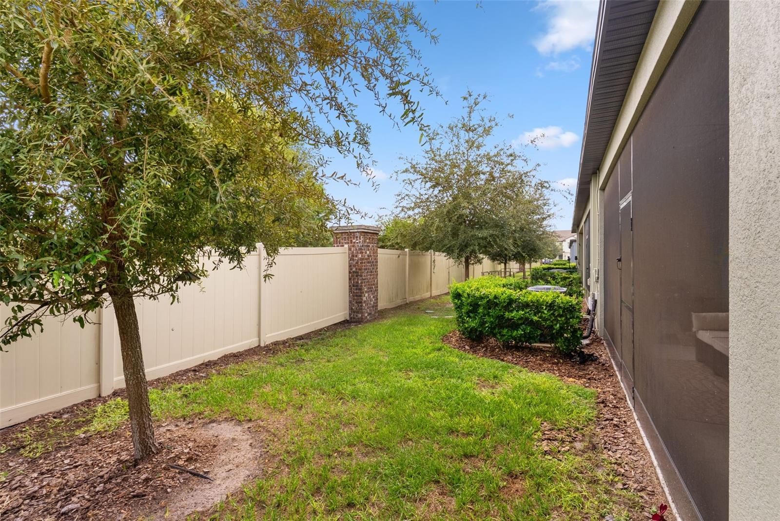 21846 LYONIA LN