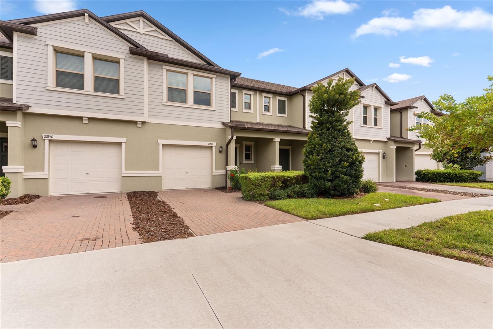 21846 LYONIA LN