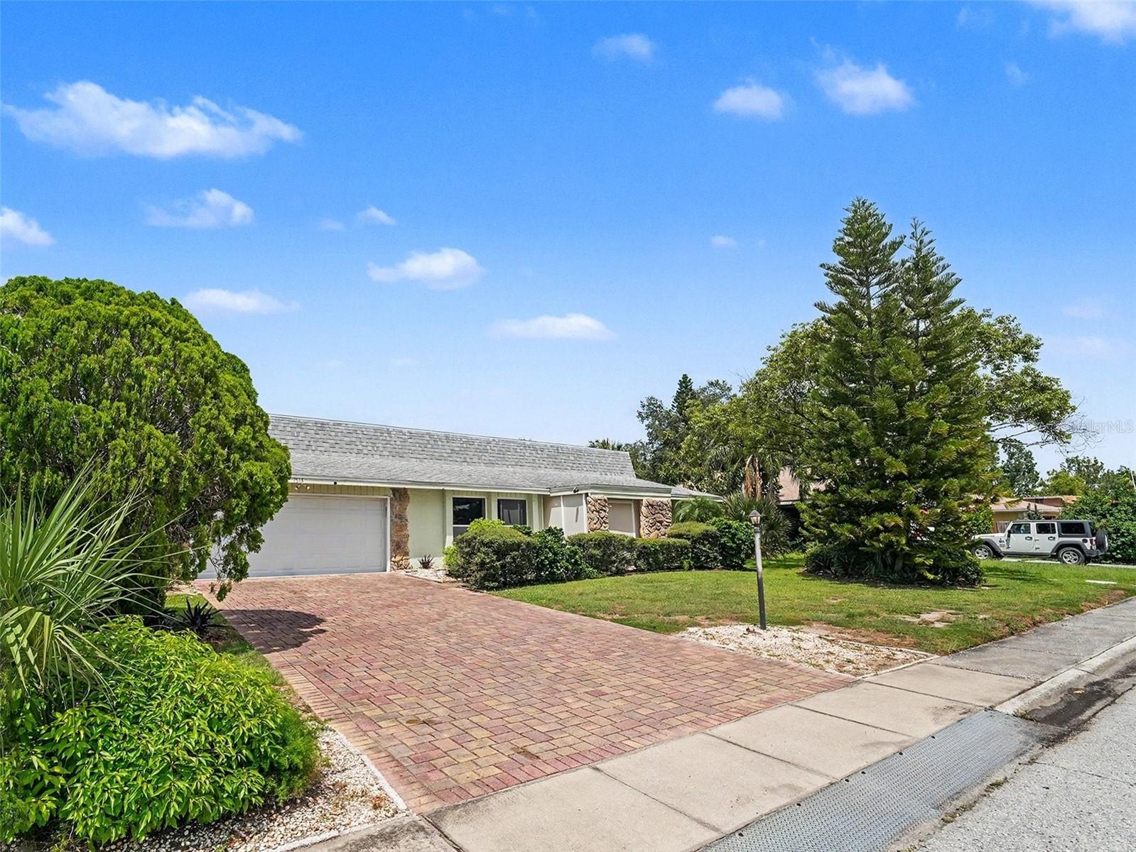1513 NEW BEDFORD DR