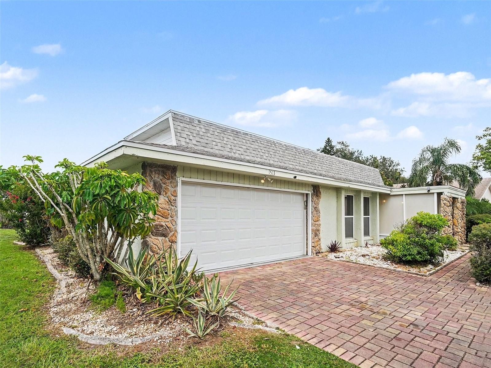 1513 NEW BEDFORD DR
