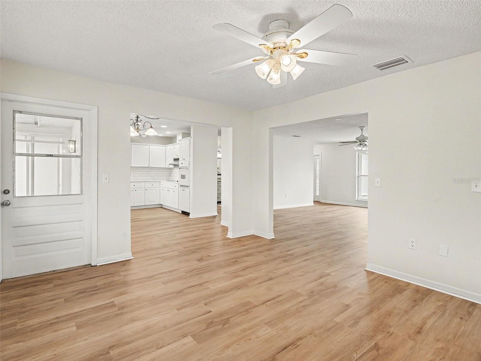 1513 NEW BEDFORD DR