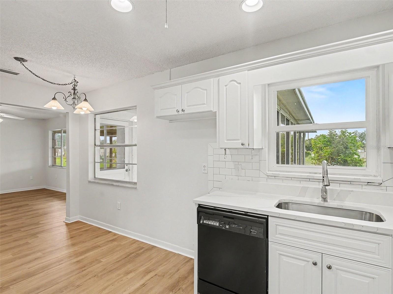 1513 NEW BEDFORD DR