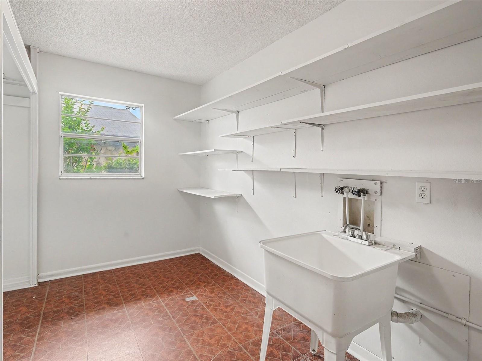 1513 NEW BEDFORD DR