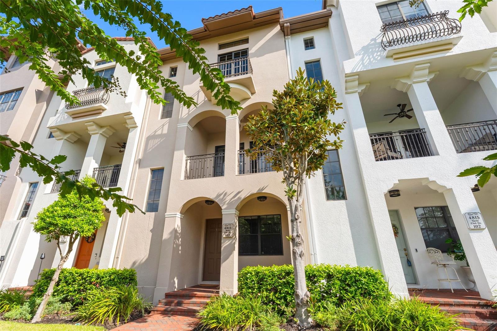 4815 YACHT CLUB DR #103