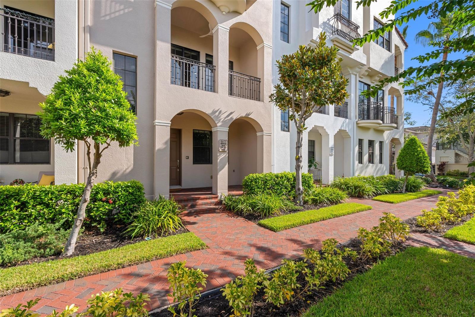4815 YACHT CLUB DR #103