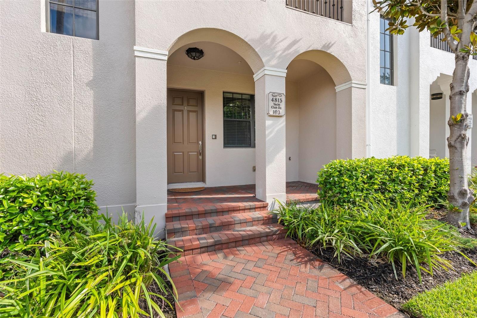 4815 YACHT CLUB DR #103