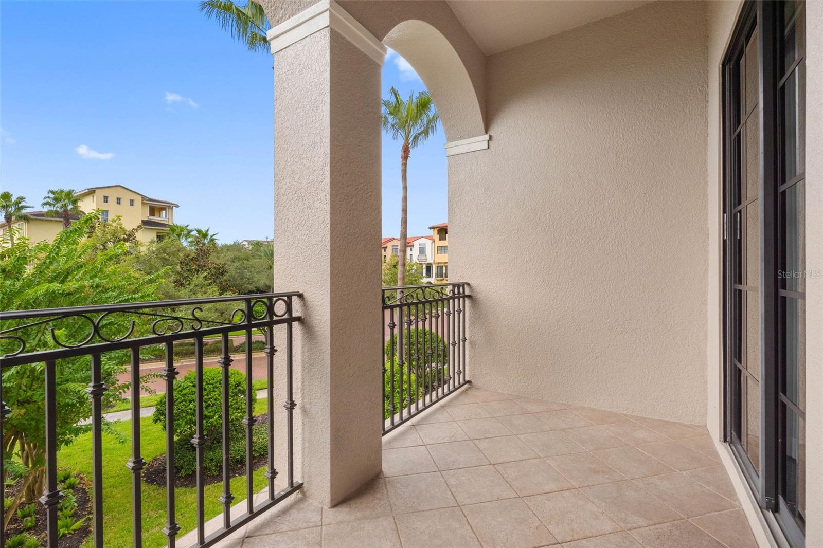 4815 YACHT CLUB DR #103