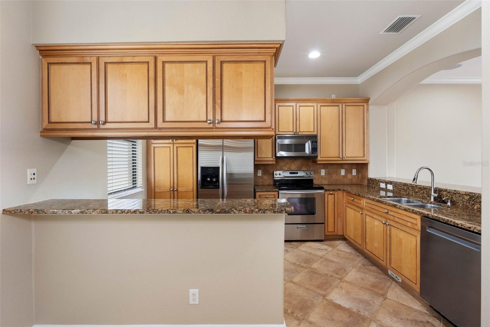 4815 YACHT CLUB DR #103